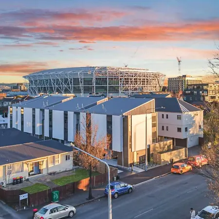 Modern And Spacious Right In Central Chch